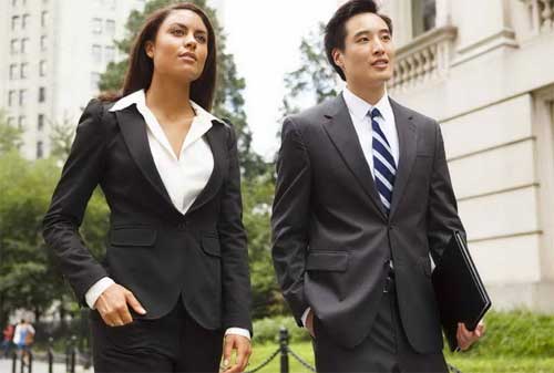 Model Baju Kerja yang Cocok saat Interview Kerja 01 - Finansialku