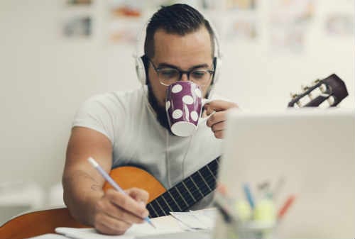 Pekerja Freelance Ikuti 8 Cara Meningkatkan Produktivitas dan Tips Kerja 02 - Finansialku