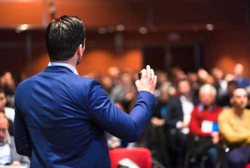 Bagaimana Cara Berbicara di Depan Umum Begini Tips untuk Para Karyawan agar Jago Bicara dan Presentasi 02 - Finansialku