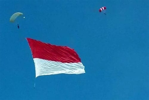 Pengibaran Bendera Merah Putih Anti Mainstream di Indonesia, Lihat yang Kedua! 03 - Finansialku