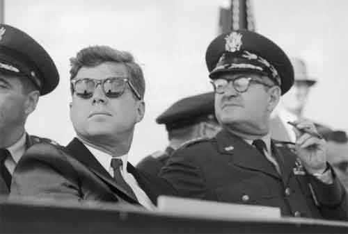 Belajar Mencapai Kesuksesan Hidup Melalui Kata-kata Bijak John F. Kennedy 08 - Finansialku
