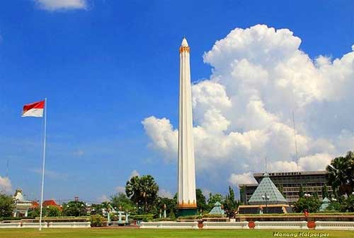Wisata-Surabaya-01.-Tugu-Pahlawan
