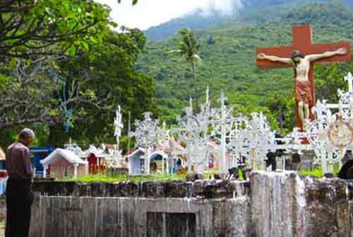 Tradisi Natal Unik Indonesia Larantuka 11a Finansialku