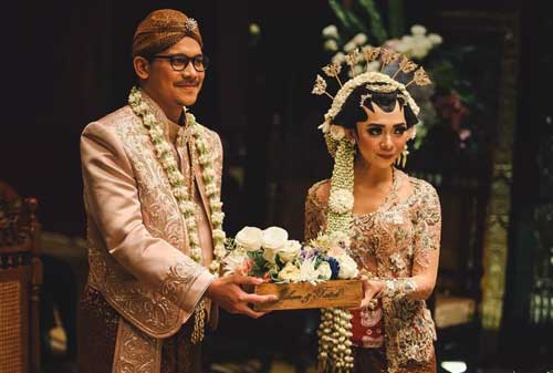 7-Pernikahan-Adat-yang-Paling-Mahal-4-Jawa-Finansialku