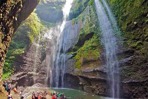 Paket Wisata Bromo 05 Air Terjun Madakaripura - Finansialku