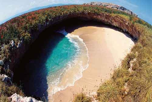 Wisata Lombok 04 Pantai Surga - Finansialku