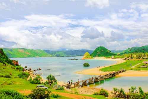 Wisata di Lombok 01 Pantai Seger - Finansialku
