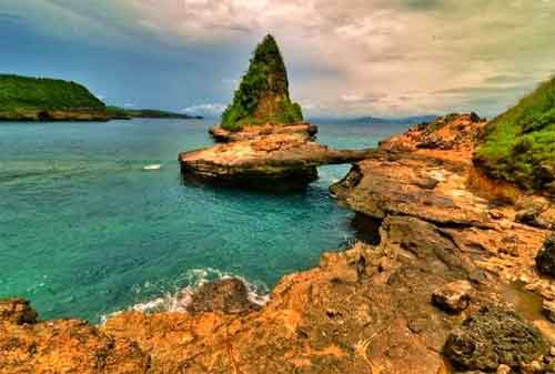 Wisata di Lombok 12 Pantai Tanjung Bloam - Finansialku