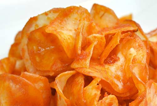 Peluang-Usaha-Rumahan-Modal-Kecil-2-Keripik-Pedas-Finansialku