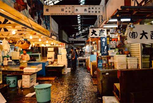Tsukiji-Fish-Market-8-Finansialku