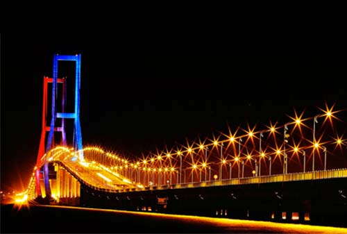 5-Tips-Liburan-Murah-Ala-Mahasiswa-Jembatan-Suramadu-Surabaya-Madura-4-Finansialku