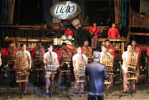 Kisah Sukses Mang Udjo, Pendiri Saung Angklung Udjo 03 - Finansialku