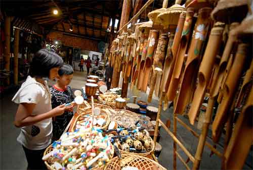 Kisah Sukses Mang Udjo, Pendiri Saung Angklung Udjo 06 - Finansialku