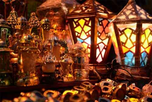 Ramadan di Dunia 04 Lampu Hiasan Ramadan - Finansialku