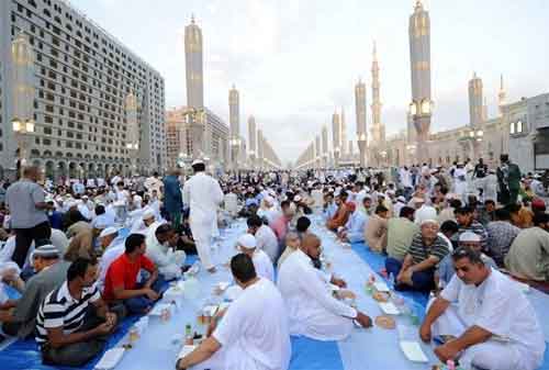 Ramadan di Dunia 06 Buka Puasa Bersama Arab Saudi - Finansialku
