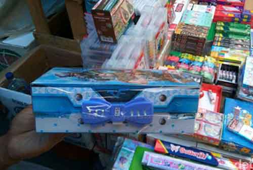 Moms, Dana Pendidikan Itu Penting, Tapi Jangan Boros Dengan 5 Hal Berikut Ya 04 Perlengkapan Sekolah yang Mahal 1 - Finansialku