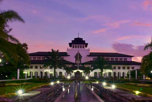 7 Destinasi Liburan Akhir Tahun Indonesia Dalam Menyambut Tahun Baru 2019 05 Bandung - Finansialku