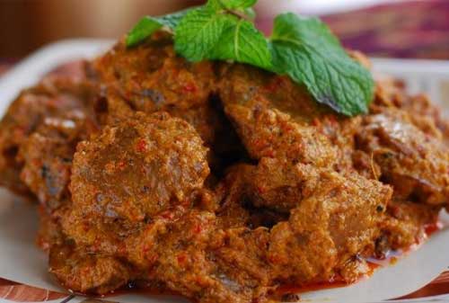 Makanan Terenak di Indonesia yang Terkenal Hingga Mancanegara 05 Rendang - Finansialku