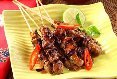 Makanan Terenak di Indonesia yang Terkenal Hingga Mancanegara 08 Sate - Finansialku
