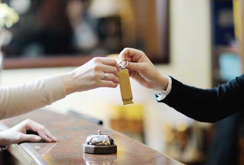 Supaya Gak Salah, Pelajari Dulu Perbedaan Hotel dan Hostel Sebelum Booking! 05 Hotel Vs Hostel 5 - Finansialku