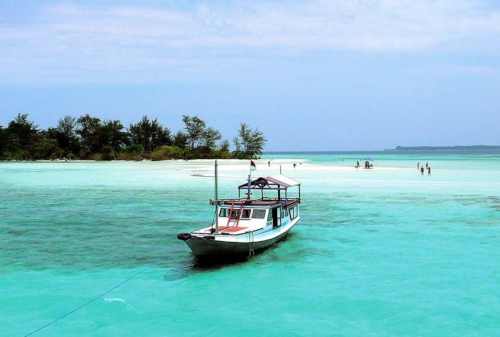 Tempat Wisata Jawa Tengah 02 Karimunjawa - Finansialku
