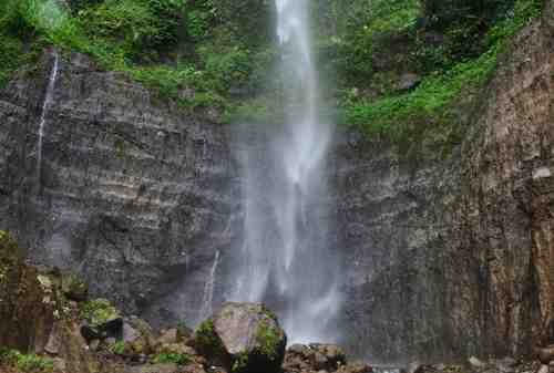Tempat Wisata Jawa Tengah 16 Air Terjun Kali Pancur - Finansialku