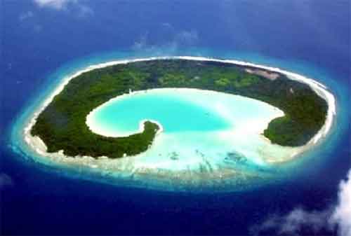 Tempat Wisata Jawa Timur 07 Pantai Plengkung - Finansialku