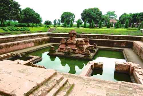 Tempat Wisata Jawa Timur 08 Situs Purbakala Trowulan - Finansialku