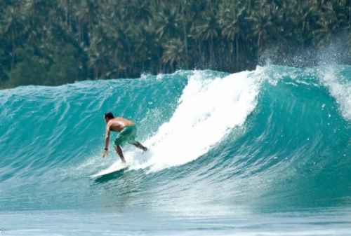 Destinasi Wisata Pulau Nias 05 Pantai Lagundri - Finansialku